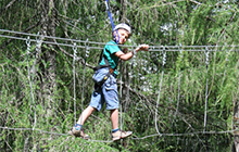 Bambino percorso divertimento